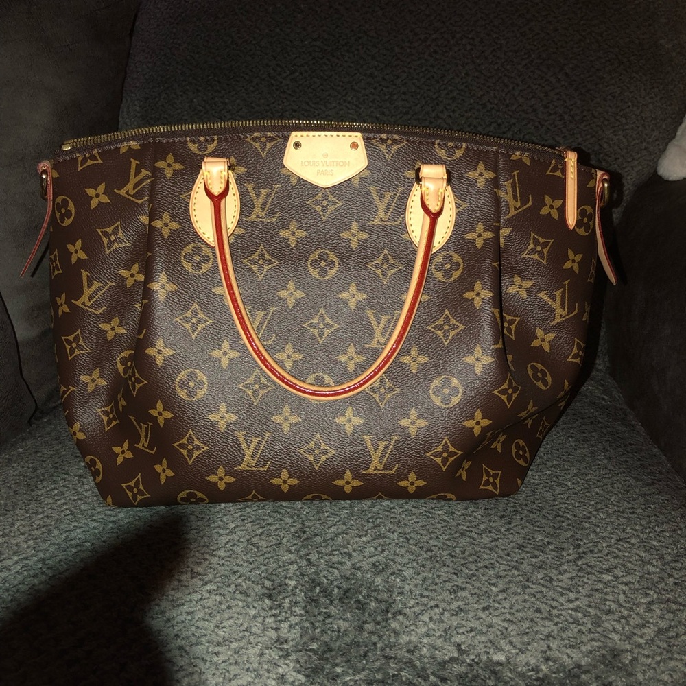 Authentic LOUIS Vuitton TURENNE MM ♥️NO TRADES♥️ - Picture 2 of 7